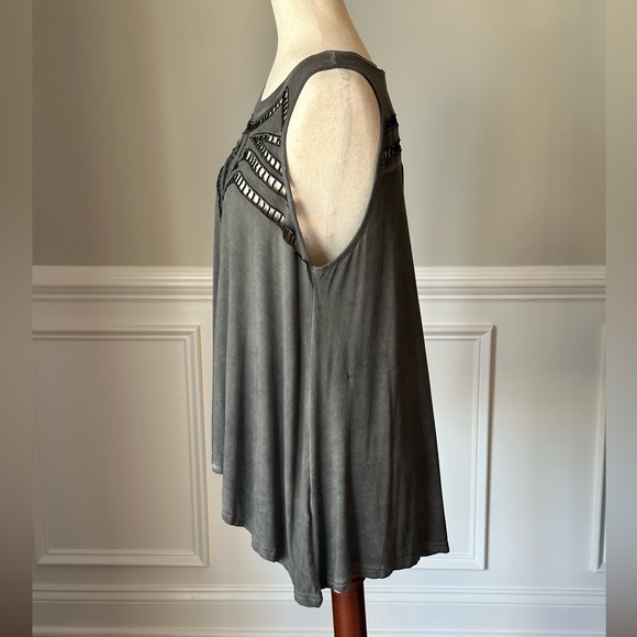 POL Sleeveless Cutout Detail Split Back Top size Small - Picture 5 of 11